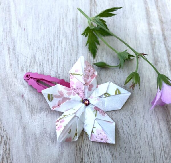 Barrette en origami blanc et rose