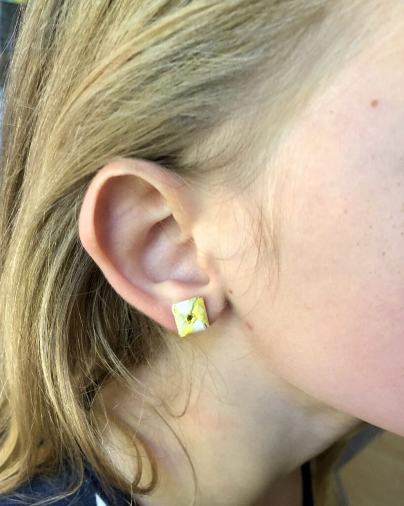 Clous d'oreille