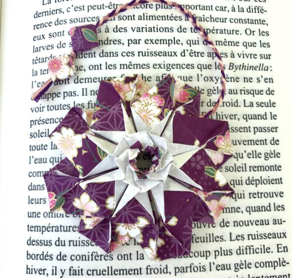Marque page mandala en origami violet