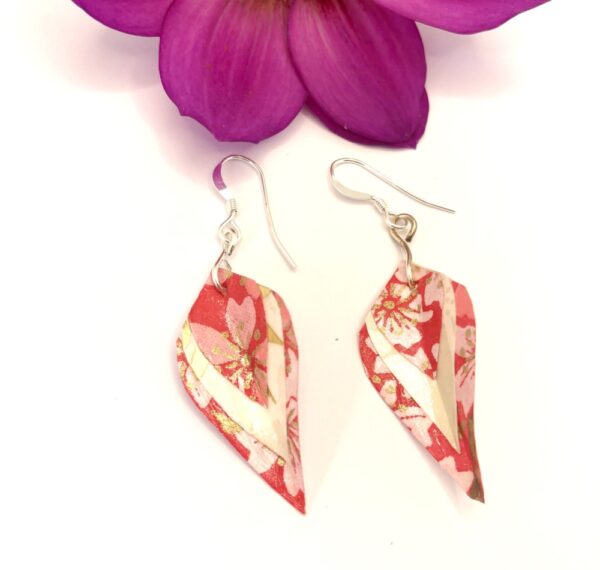 Boucles d'oreilles petites feuilles rouge