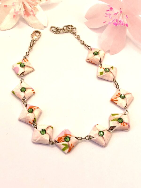 Bracelet de perles de papier plates en origami et de couleur rose tendre et vert