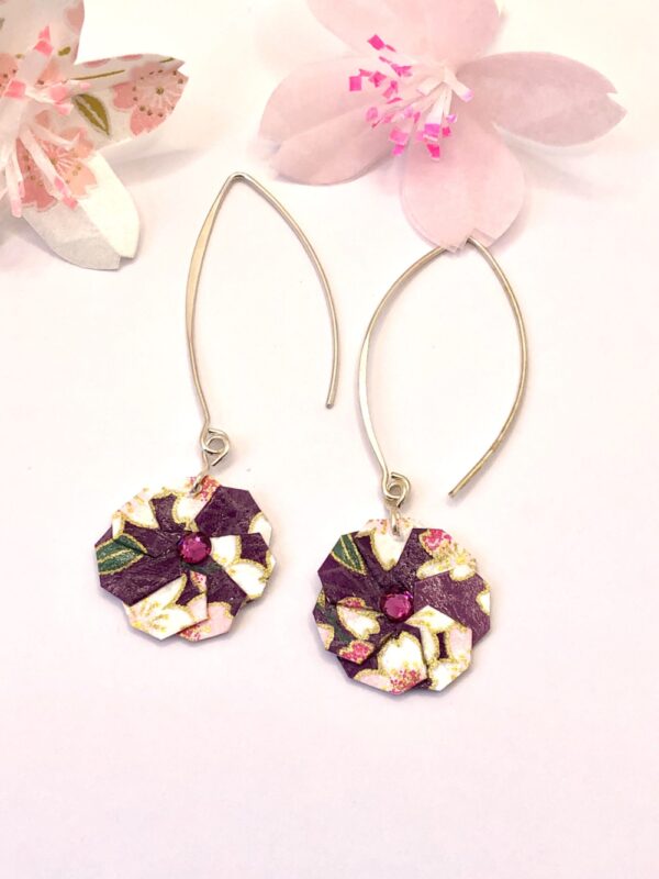Boucles d'oreilles en origami en forme de fleur et de couleur violette