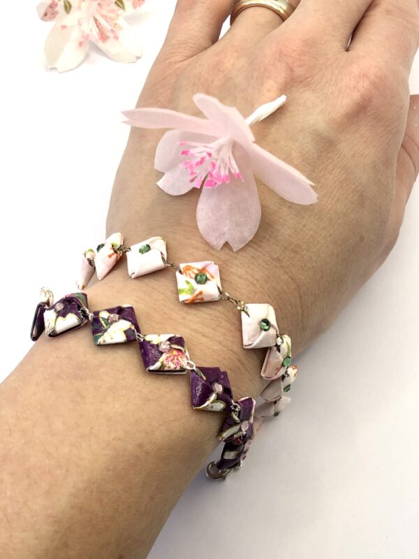 Bracelet de perles plates de papier en origami, réalisé avec de très joli papiers japonais