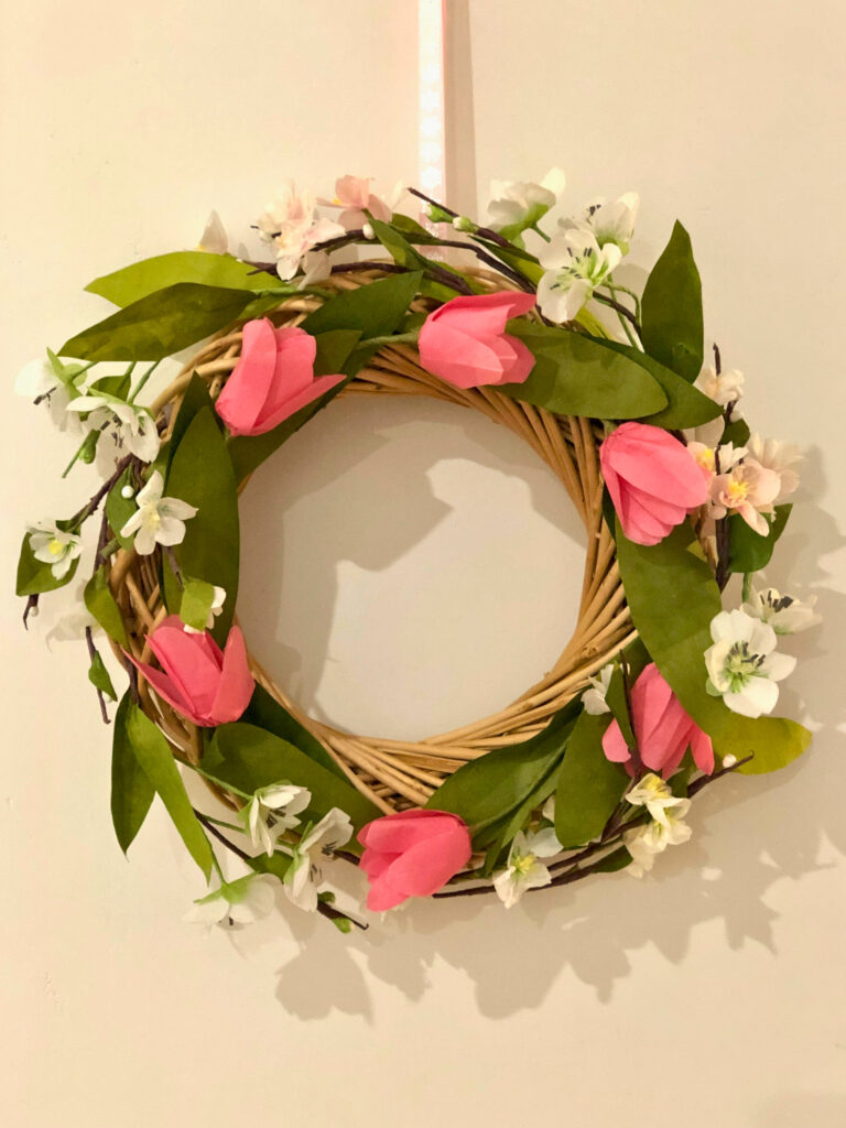 Couronne cerisier et tulipes de papier de soie