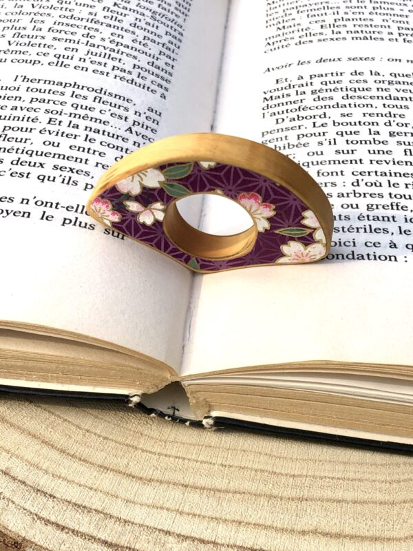 Bague de lecture en bois et papier de couleur violette