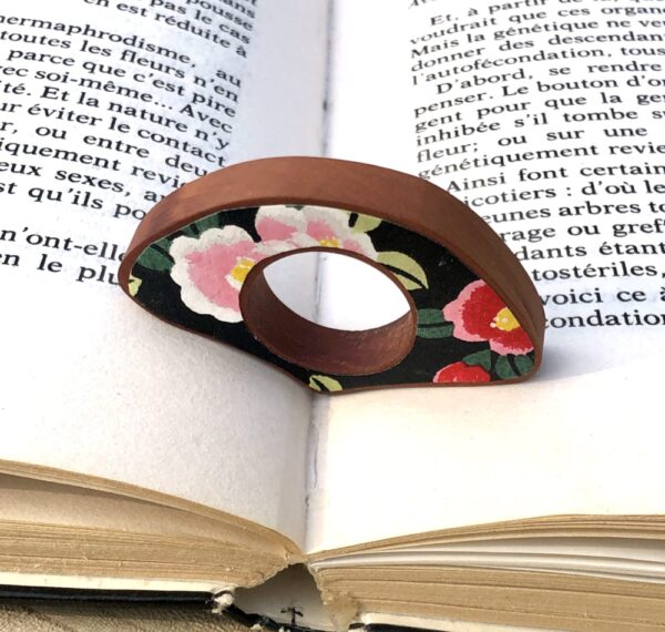 Bague de lecture en bois et papier de couleur noire