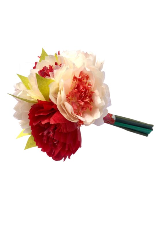 bouquet de pivoines de papier de soie de couleur rouge et beige