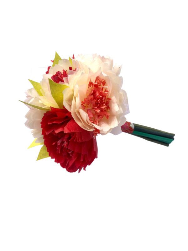 bouquet de pivoines de papier de soie de couleur rouge et beige