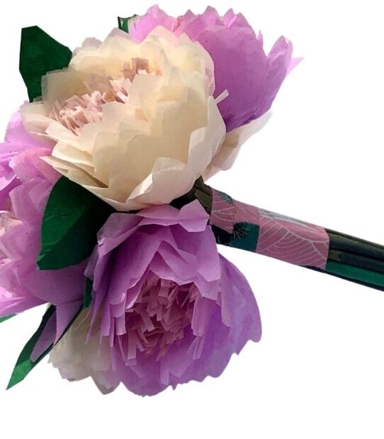 Petit bouquet de pivoines de papier de soie de couleur rose tendre