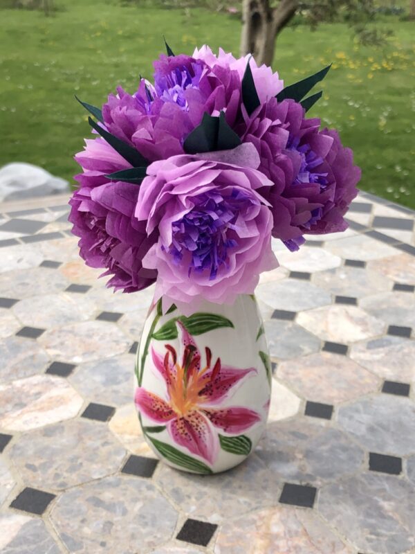 Petit bouquet de gentillesse violet, réalisé en papier de soie et papier népalais