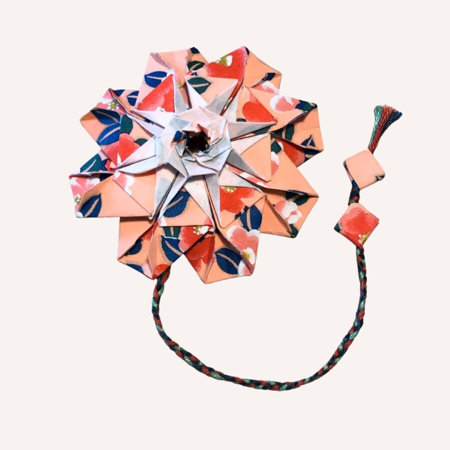 Marque page en origami orange et bleu