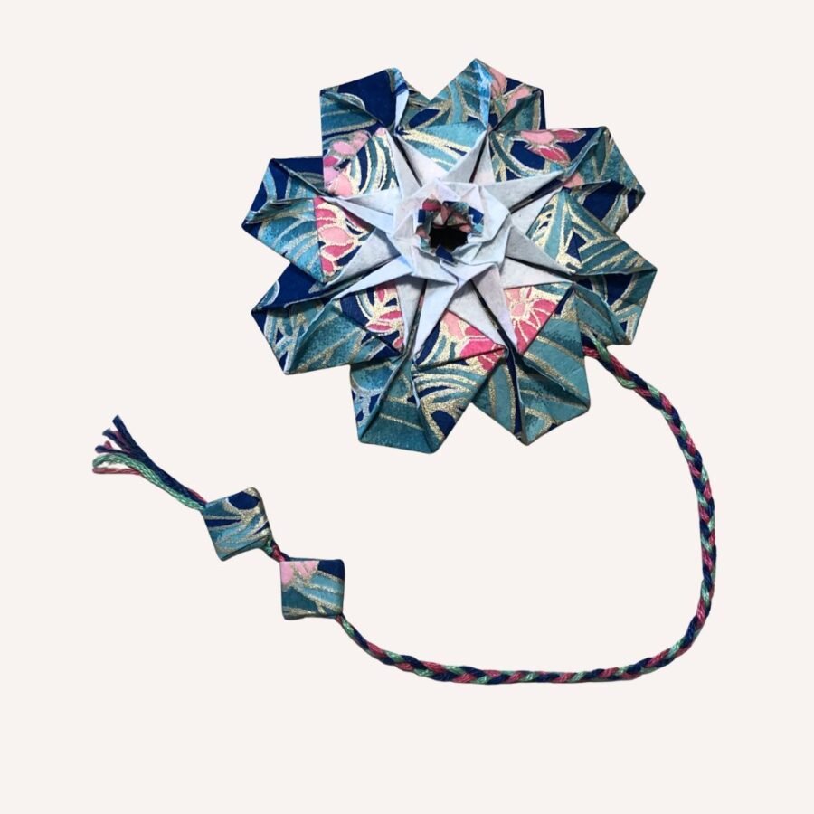 Marque page en origami rose et bleu