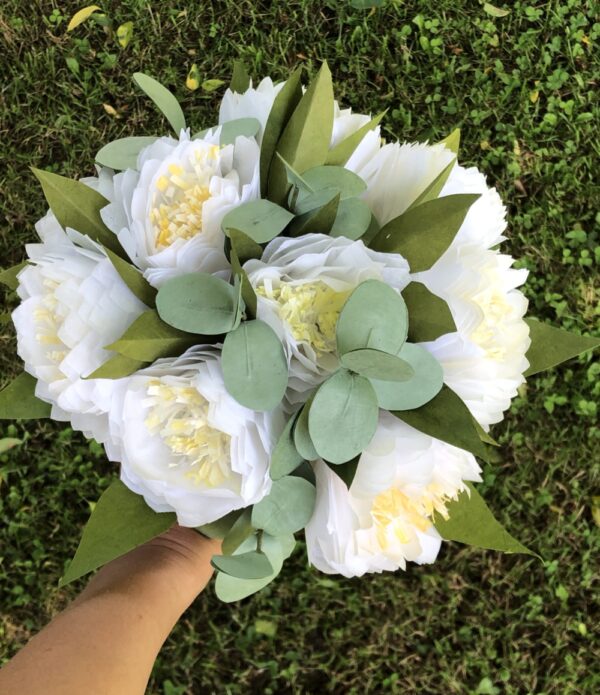 Bouquet de pivoines blanc et vert 2