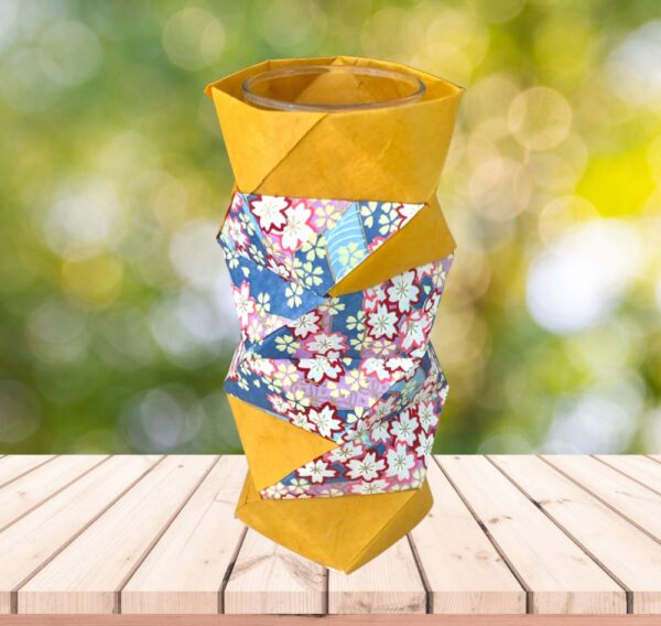 Vase en origami jaune 2