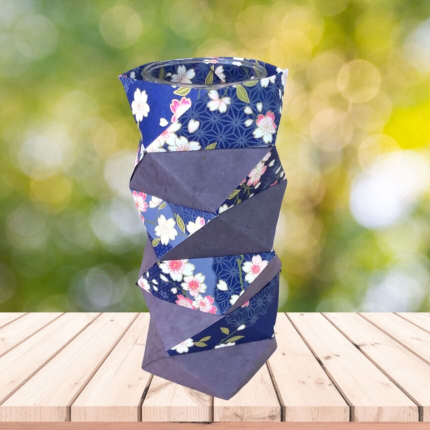 Vase en origami bleu 2