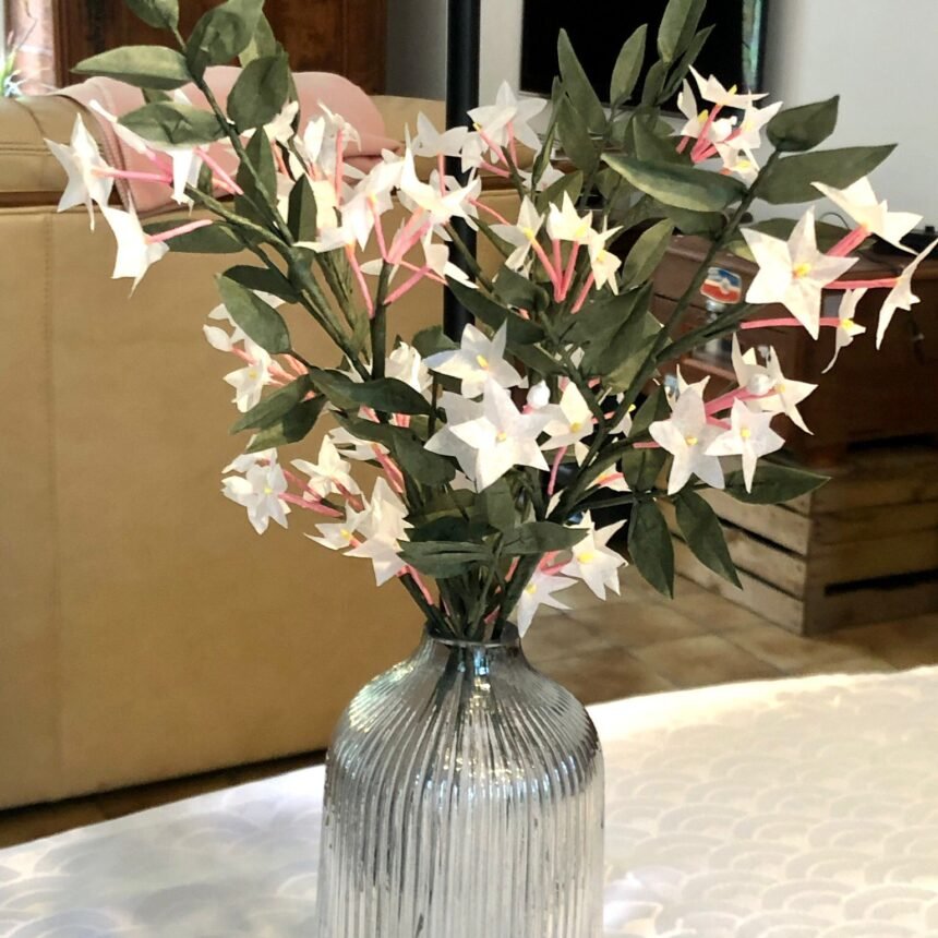 jasmin de papier de soie réalisé en atelier