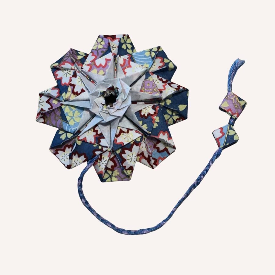 Marque page en origami bleu et lilas