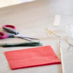 Papier de soie ou papier crépon : lequel choisir pour des fleurs en papier ?